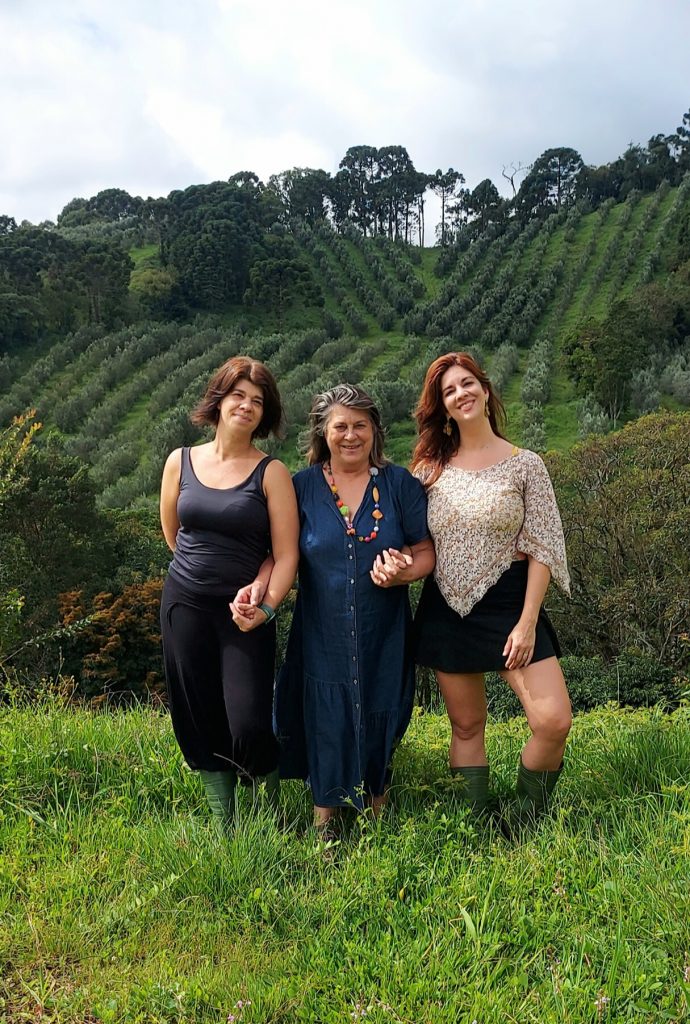 Vera, Natasha e Luana Mincoff Menegon, sócias-fundadoras do Azeite Verolí, no Olival Alma da Mantiqueira